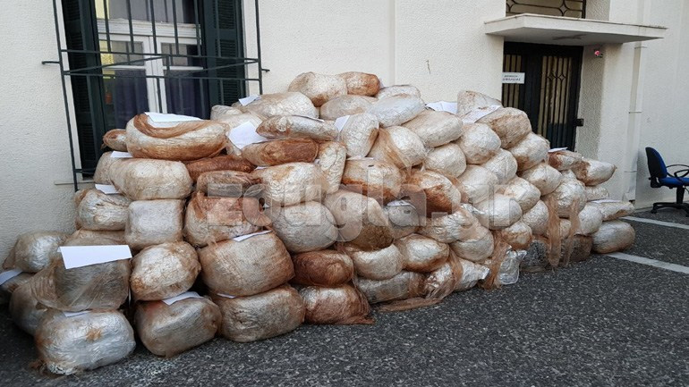 Σύλληψη 29χρονου στη Δάφνη για μεταφορά ναρκωτικών με ταχύπλοα σκάφη από την Αλβανία