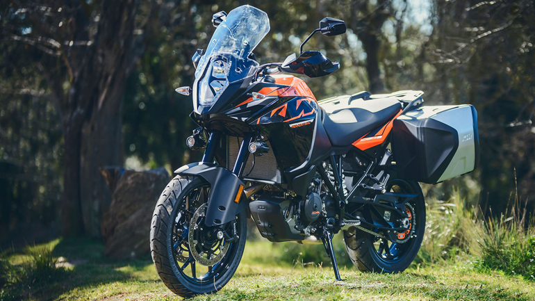 Οδηγώντας το 1090 έχεις την αίσθηση ότι δεν χρειάζεσαι τίποτα περισσότερο