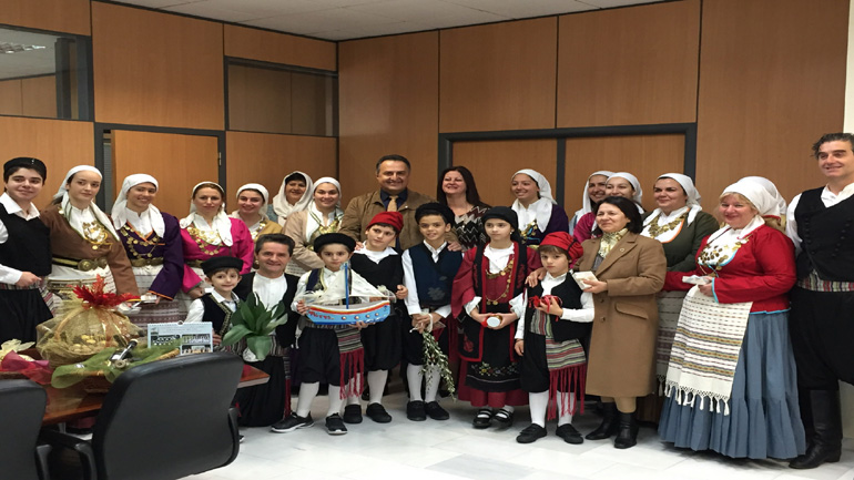 Ευχές και Κάλαντα για την Πρωτοχρονιά στον Δήμαρχο Αχαρνών