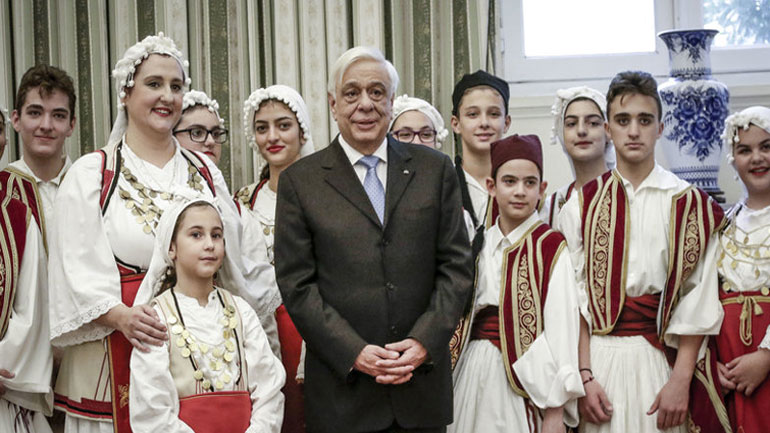 Έψαλλαν τα κάλαντα στο Προεδρικό Μέγαρο