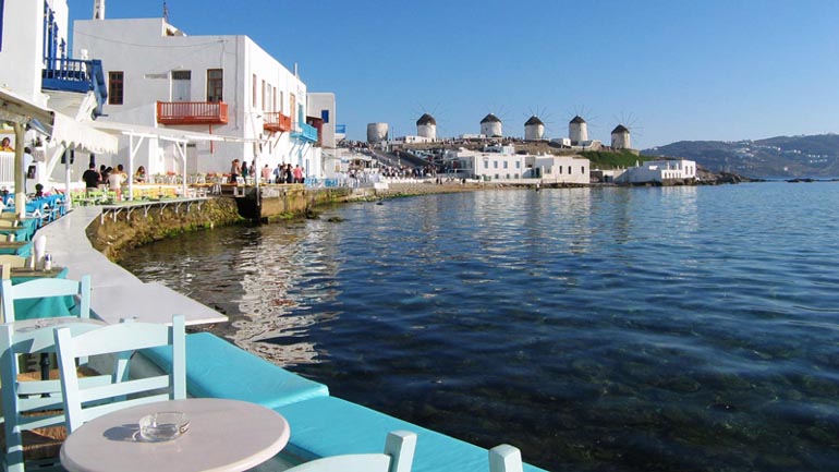 Μύκονος: Αυτοκίνητο έπεσε στη θάλασσα