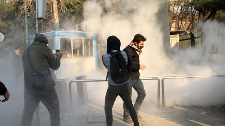 Ιράν: Διαδηλωτές συγκεντρώνονται στο πανεπιστήμιο της Τεχεράνης – Κινητοποιήσεις και σε άλλες πόλεις