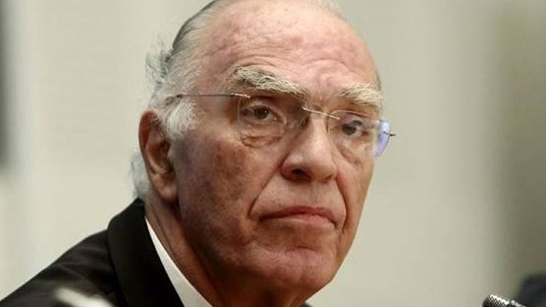 «Προτεραιότητα το 2018 να μην κοπούν μισθοί και συντάξεις»