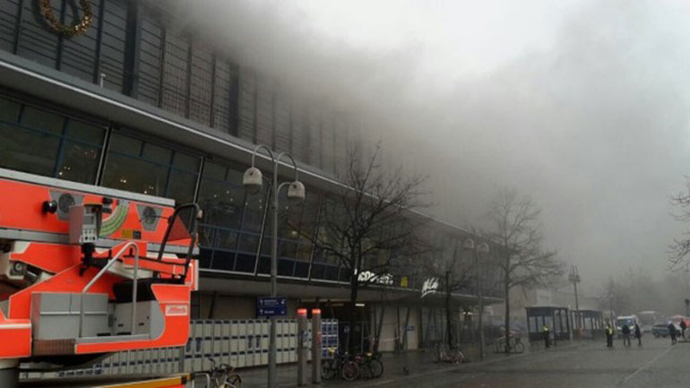 Διακοπή της κυκλοφορίας συρμών σε σταθμό του Βερολίνου λόγω πυρκαγιάς Διακοπή της κυκλοφορίας συρμών σε σταθμό του Βερολίνου λόγω πυρκαγιάς
