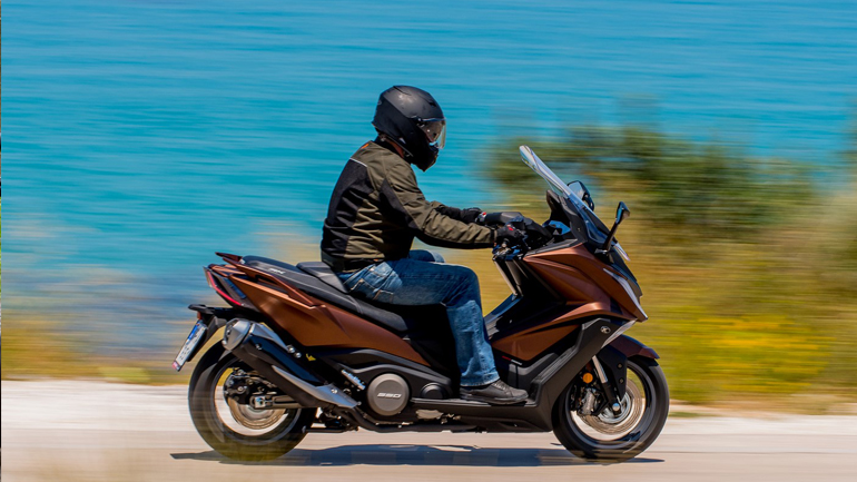 Έχουμε μια νέα γενιά scooter που η ίδια η Kymco ονομάζει 'Super Touring'