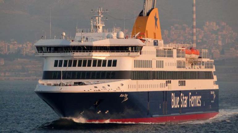 To Blue Star Delos το πρώτο πλοίο που έδεσε στο λιμάνι του Πειραιά