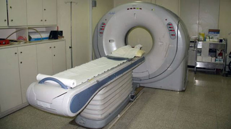 Λαμία: Τους απείλησε με πιστόλι για να κάνει ο πατέρας του αξονική Λαμία: Τους απείλησε με πιστόλι για να κάνει ο πατέρας του αξονική