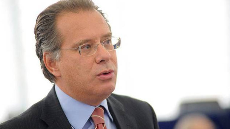 Kουμουτσάκος: «Η δημοκρατική Ελλάδα ούτε απειλείται, ούτε εκφοβίζεται»