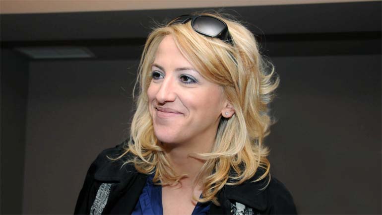 Η ευχή της Ρένας Δούρου: Το 2018 να μας βάλει τα γυαλιά