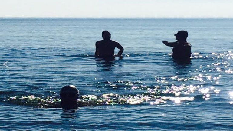 Ποδαρικό με βουτιές για τους χειμερινούς κολυμβητές Κομοτηνής