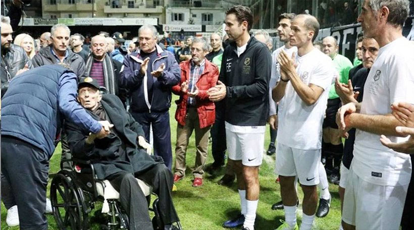 Φωτογραφία από την τελευταία του δημόσια εμφάνιση