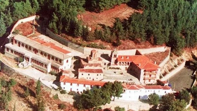 Στο πανεπιστημιακό νοσοκομείο νοσηλεύεται 22χρονος που έπεσε σε γκρεμό στην Ελασσόνα