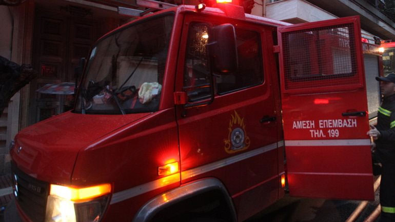 Φωτιά σε υπόγειο πάρκινγκ στο Καματερό