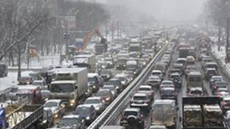 Η τροχαία της Μόσχας ζητεί από τους πολίτες να χρησιμοποιούν τις συγκοινωνίες τις ημέρες των εορτών