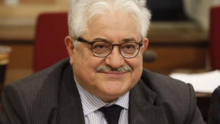 «Η κυβέρνηση πειθήνια στις υποδείξεις των δανειστών»