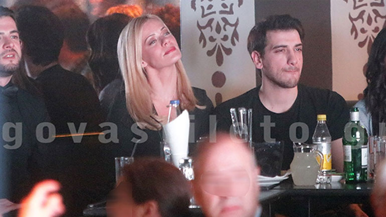 Ζέτα Μακρυπούλια: Διασκέδασε με την παρέα της στον Μιχάλη Χατζηγιάννη