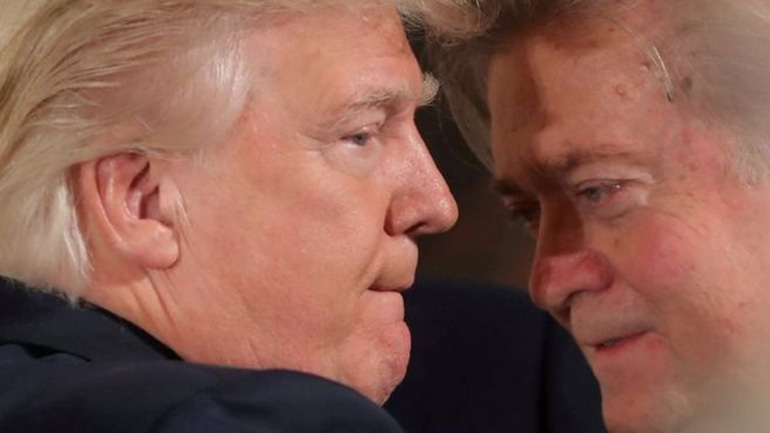 Ν. Τραμπ: «Ο Στιβ Μπάνον δεν έχασε μόνο τη δουλειά του, έχει χάσει και το μυαλό του» Ν. Τραμπ: «Ο Στιβ Μπάνον δεν έχασε μόνο τη δουλειά του, έχει χάσει και το μυαλό του»