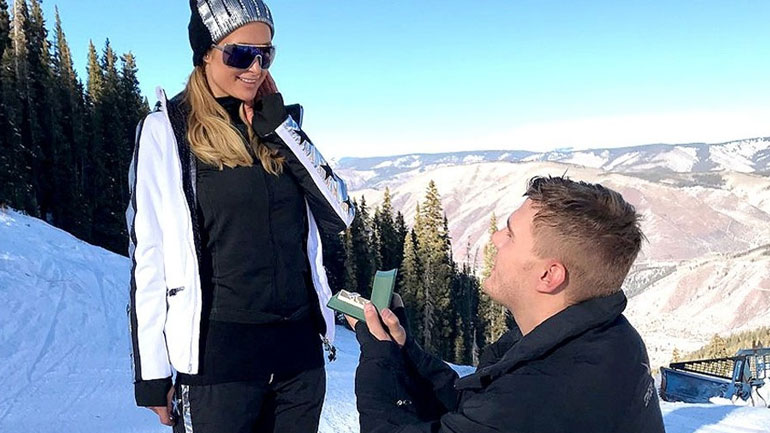 Αρραβωνιάστηκε η Paris Hilton – H ρομαντική πρόταση γάμου στο Άσπεν