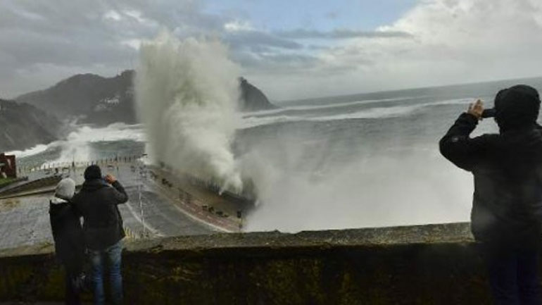 Γαλλία: Εννέα τραυματίες, οι τέσσερις σοβαρά, από την καταιγίδα που πλήττει τη χώρα