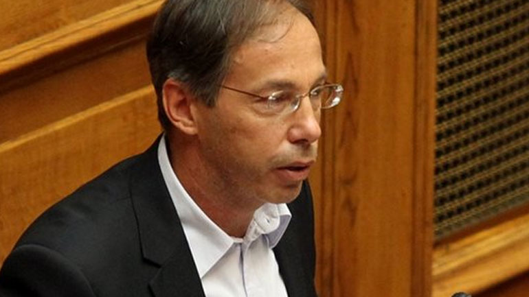 Ο Γ. Μαυρωτάς αποχαιρετά τον Ευγένιο Γκέραρντ