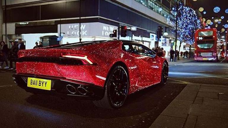 Στους δρόμους η Lamborghini με τα κρύσταλλα Swarovski Στους δρόμους η Lamborghini με τα κρύσταλλα Swarovski