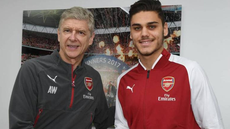 Στην Άρσεναλ και επίσημα ο Μαυροπάνος