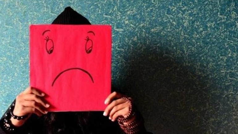 Οι 4 κακές συνήθειες που μας κάνουν δυστυχισμένους