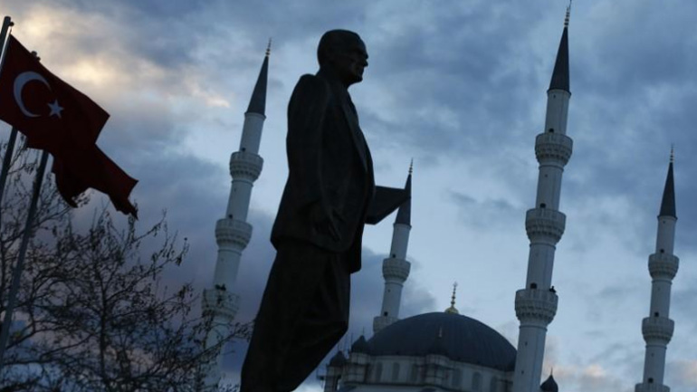 Τουρκία-ΗΠΑ: «Ντροπή για τη Δικαιοσύνη η καταδίκη του Τούρκου τραπεζίτη για συνωμοσία»