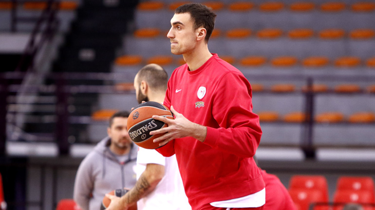 Μιλουτίνοφ: «Κλειδί η άμυνα»