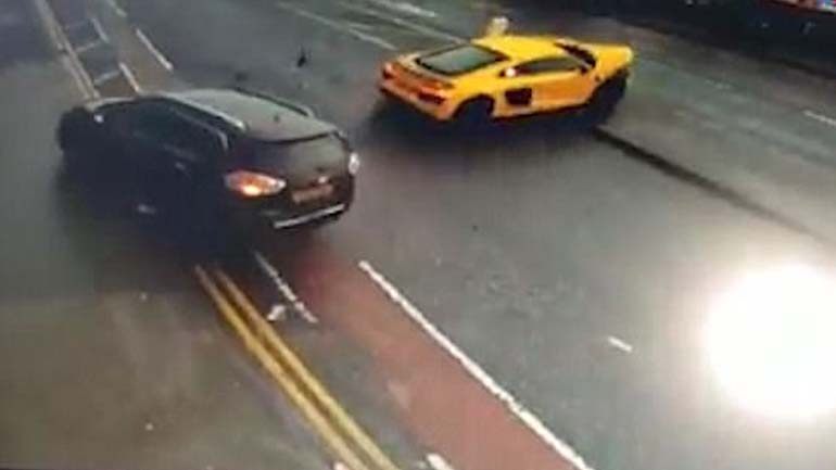 Audi R8 σηκώνει στον αέρα SUV!