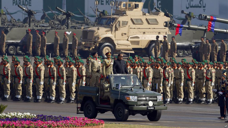 Πακιστάν: Οι ΗΠΑ αναστέλλουν τη στρατιωτική βοήθεια – Το Ισλαμαμπάντ αντιδρά