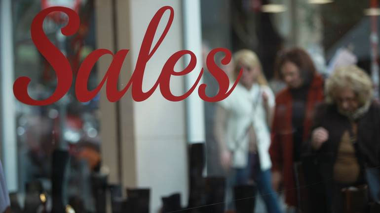 Κλειστά αύριο τα εμπορικά καταστήματα – Τη Δευτέρα αρχίζουν οι χειμερινές εκπτώσεις