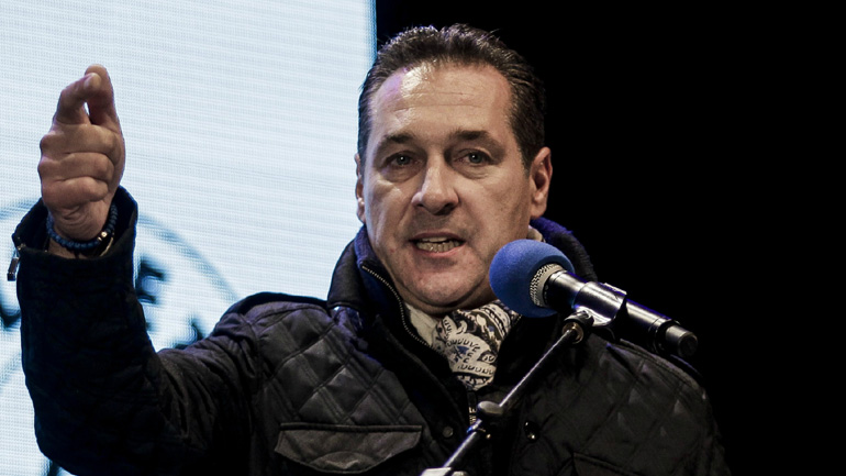 Die Welt: Αντιδράσεις προκαλεί στην Αυστρία η πρόταση Στράχε για τους πρόσφυγες Die Welt: Αντιδράσεις προκαλεί στην Αυστρία η πρόταση Στράχε για τους πρόσφυγες