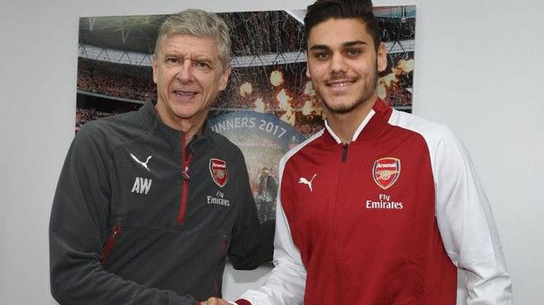 Βενγκέρ: «Ο Μαυροπάνος μπορεί να δοθεί δανεικός σε γερμανική ομάδα»