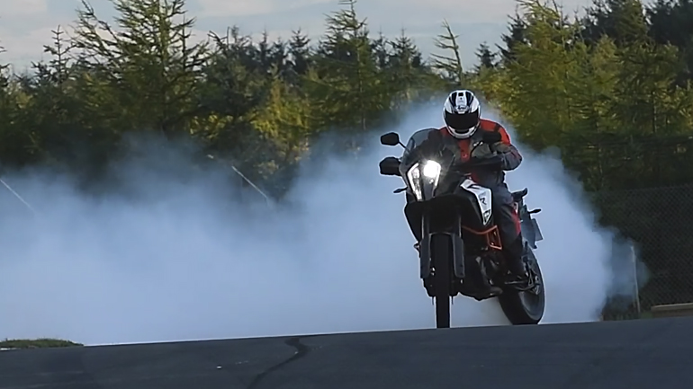 KTM 1290 Super Adventure R: Παιχνίδι παντός εδάφους