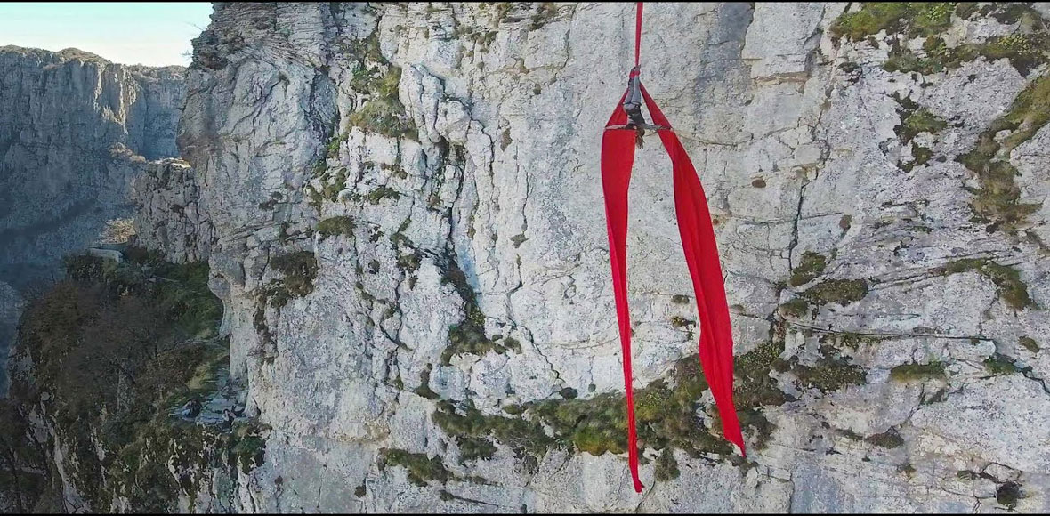 Πετώντας στο Φαράγγι του Βίκου