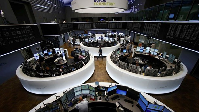 Ευνοϊκό κλίμα στις ευρωπαϊκές αγορές – Yποχωρεί το ευρώ