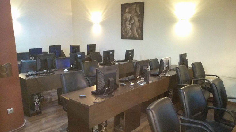 Οκτώ συλλήψεις για «φρουτάκια» στη Θεσσαλονίκη