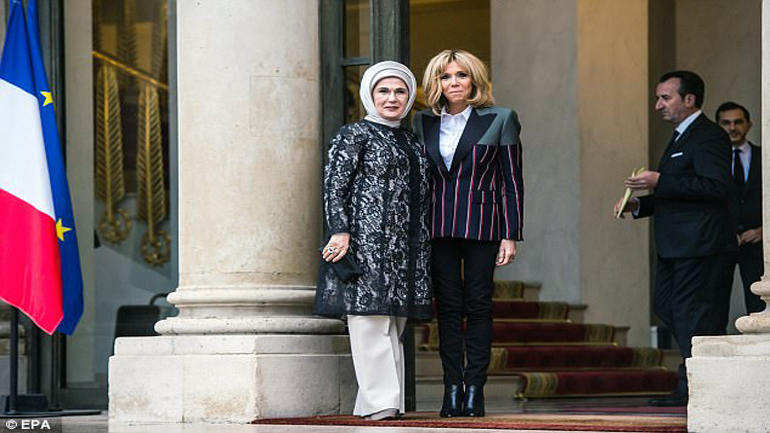 Χαρακτηρίζουν την Μπριζίτ Μακρόν ως «Μαρία Αντουανέττα»