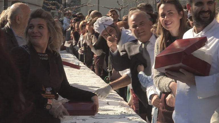 Βασιλόπιτα για ρεκόρ Γκίνες παρασκεύασαν οι αρτοποιοί στο Κιάτο