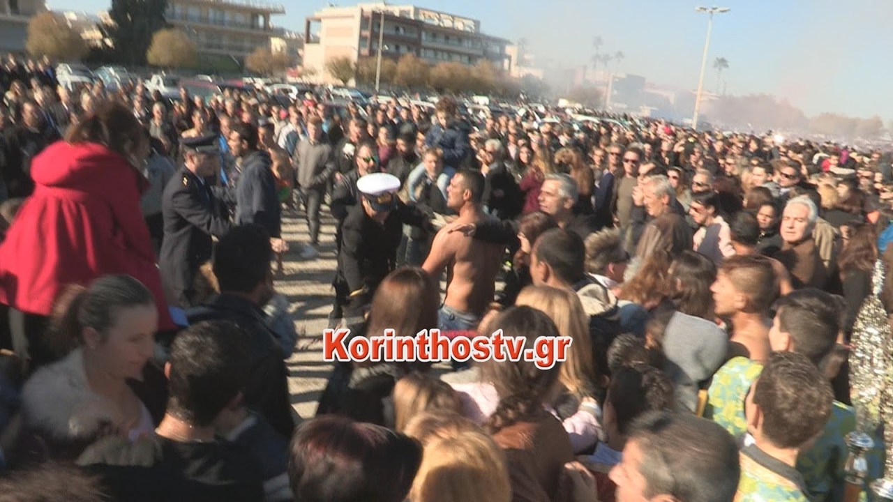 Ένταση και ξύλο στο λιμάνι του Κιάτου, σε μια, κατά τα άλλα, από τις ιερότερες στιγμές της Ορθοδοξίας...