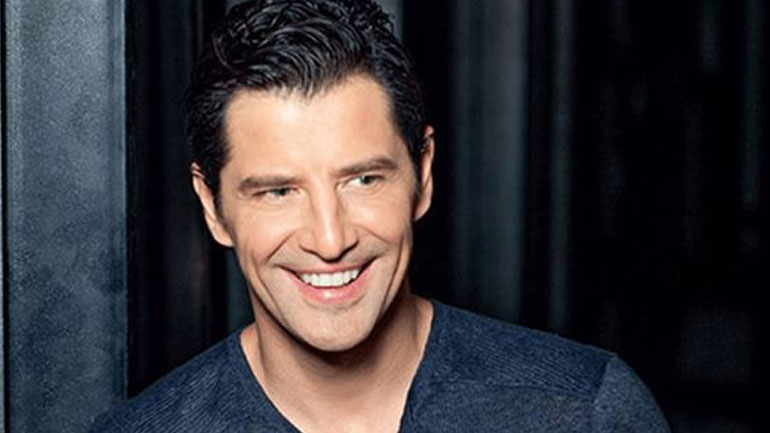 Η τούρτα για τα γενέθλια του Σάκη Ρουβά από τους συνεργάτες του!