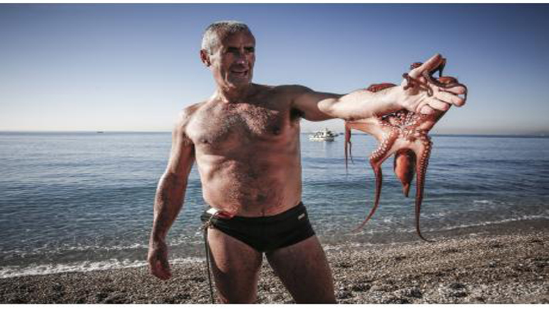 Στο Φάληρο αντί για τον Σταυρό, έπιασαν.. χταπόδι