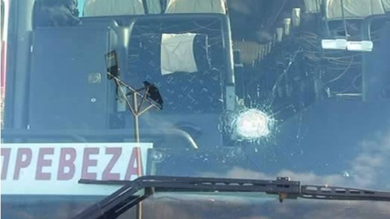 Πέταξαν πέτρες σε λεωφορείο του ΚΤΕΛ Πρέβεζας στην Εθνική Οδό Κορίνθου-Πατρών Πέταξαν πέτρες σε λεωφορείο του ΚΤΕΛ Πρέβεζας στην Εθνική Οδό Κορίνθου-Πατρών