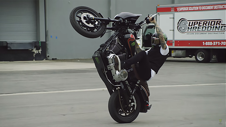 Σουζάροντας με… Harley!