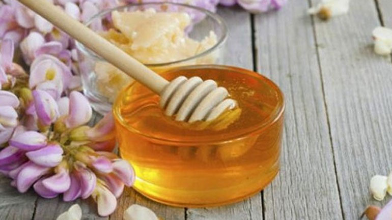 Δείτε τα 5 καταπληκτικά οφέλη του μελιού για το δέρμα!