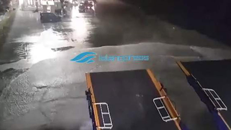 Η μάχη με τα κύματα του Blue Star Delos – Απίστευτη ταλαιπωρία για τους επιβάτες