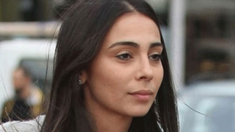 H Ολυμπία Χοψονίδου βούτηξε με τα παιδιά της στα αγιασμένα νερά της θάλασσας!