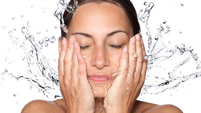 Τα πιο συχνά λάθη που κάνουμε με το πλύσιμο του προσώπου μας