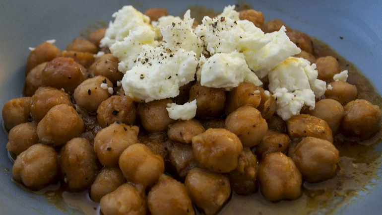 Ρεβίθια φούρνου με φέτα